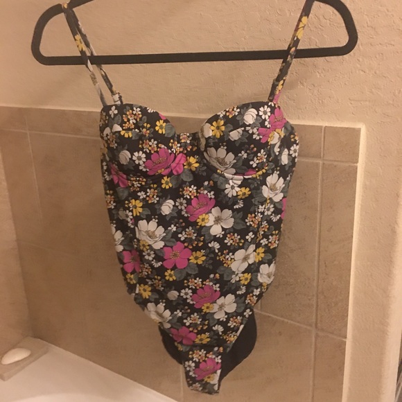 Veronica Beard Swim Suit - Picture 1 of 4